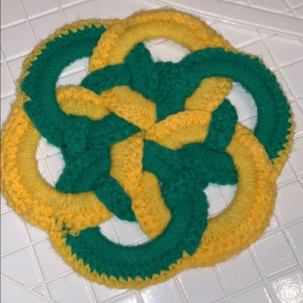 Vtg 3 crocheted yarn trivets/pot holders 🧶‎